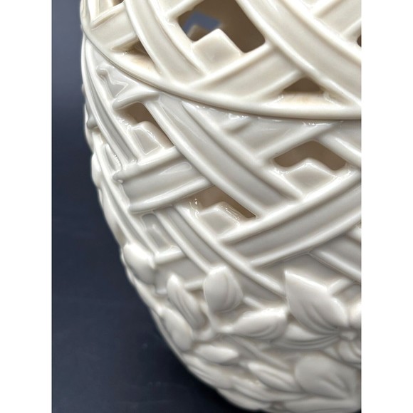 Classic Lenox Pineapple Box for Potpourri Porcelain with Sculptured Latticework - Picture 8 of 16
